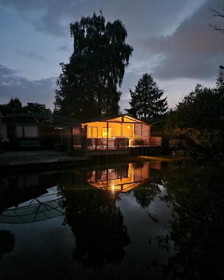 Rustig Gelegen Chalet Solvo Met Terras Aan Het Water Geel Luaran gambar